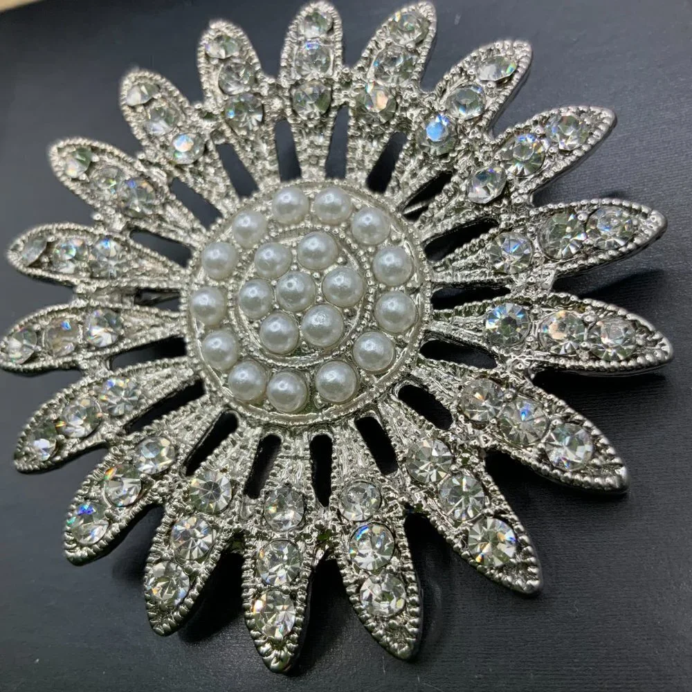 Floral Daisy Sparkly Rhinestone Faux Peral Brooch Pin